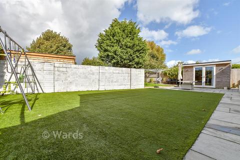 5 bedroom chalet for sale, Victoria Road, Littlestone, Kent