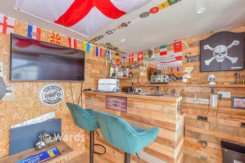 5 bedroom chalet for sale, Victoria Road, Littlestone, Kent