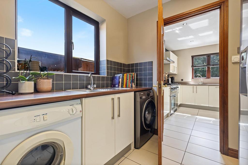 29 Ganton Way, Fixby 07 297....jpg