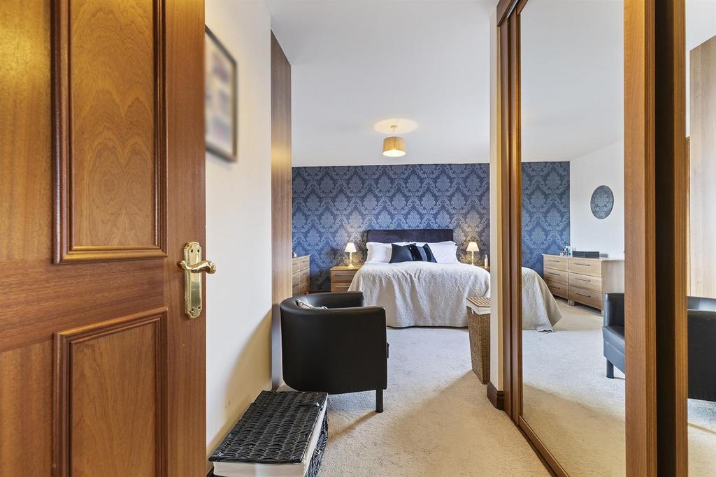 29 Ganton Way, Fixby 36(master bed).jpg