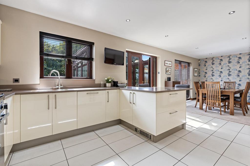 29 Ganton Way, Fixby 08 297.png