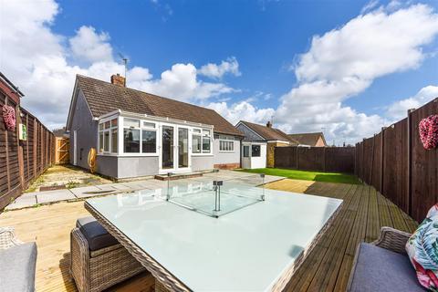 2 bedroom detached bungalow for sale, Beech Way, Horndean