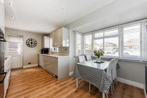 2 bedroom detached bungalow for sale, Beech Way, Horndean