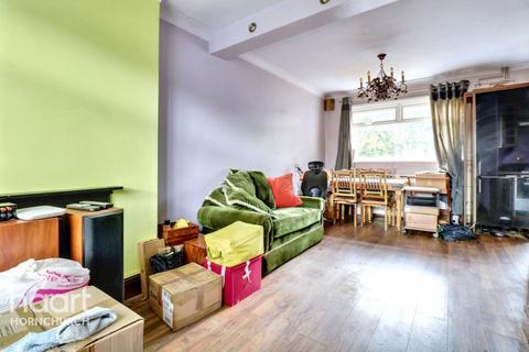 3 bedroom terraced house for sale, Bruce Avenue, Hornchurch