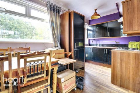 3 bedroom terraced house for sale, Bruce Avenue, Hornchurch