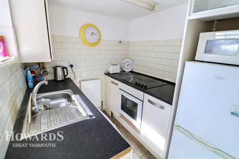 3 bedroom terraced house for sale, Beach Road, Caister-on-Sea