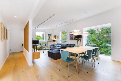 undefined, Avenue St. Nicholas, Harpenden, Hertfordshire, AL5