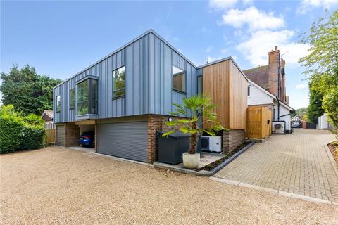 undefined, Avenue St. Nicholas, Harpenden, Hertfordshire, AL5