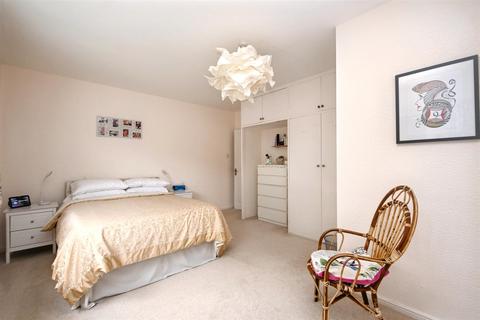 2 bedroom flat for sale, South Cliff, Eastbourne