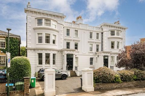 undefined, Kings Road, Richmond TW10