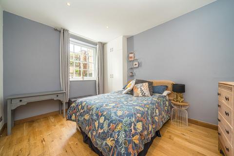 undefined, Kings Road, Richmond TW10
