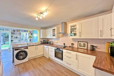 63 Meadow Lane, Wombourne, Wolverhampton, WV5 9BT