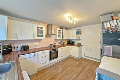 63 Meadow Lane, Wombourne, Wolverhampton, WV5 9BT
