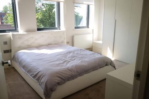 2 bedroom flat to rent, London Road, Isleworth TW7