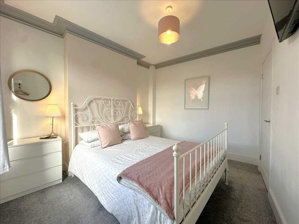 Bedroom (front)