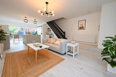 3 bedroom townhouse for sale, Oak Close, Birmingham B17
