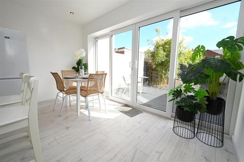 3 bedroom townhouse for sale, Oak Close, Birmingham B17