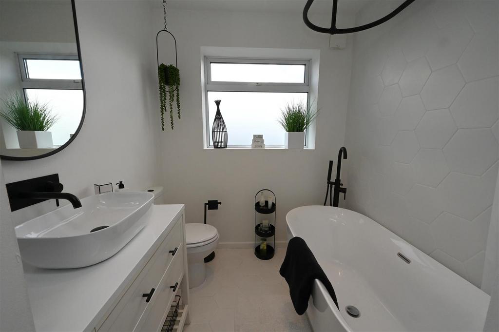 Bathroom.JPG