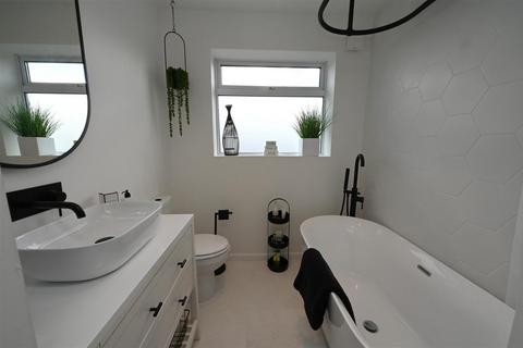 3 bedroom townhouse for sale, Oak Close, Birmingham B17
