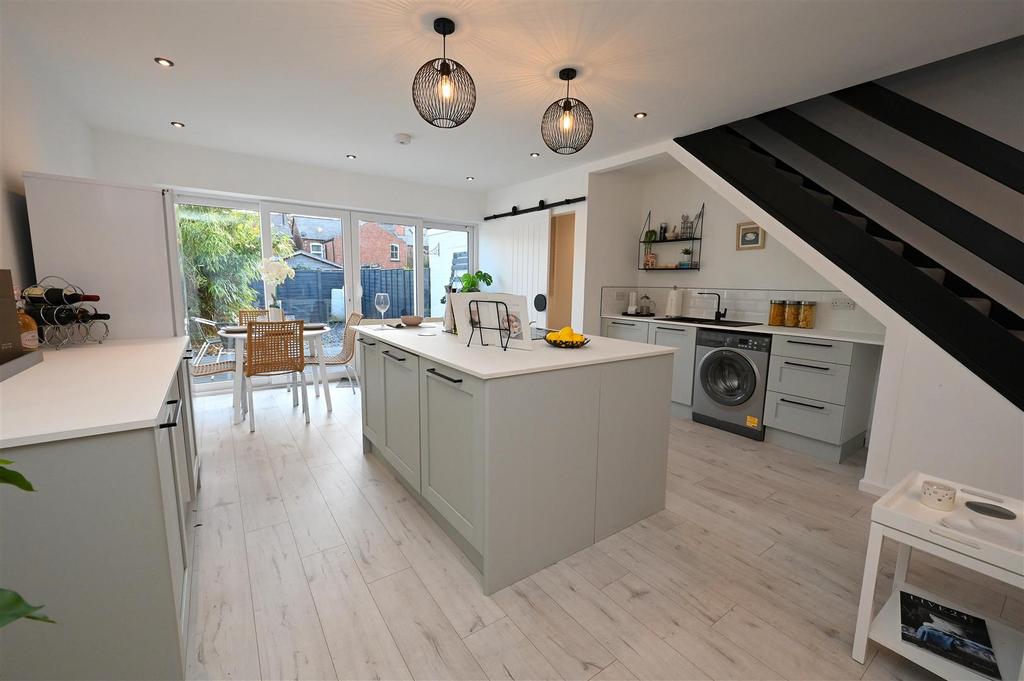 Kitchen1.JPG