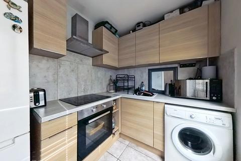 2 bedroom flat for sale, St. Keverne Square, Newcastle upon Tyne NE5