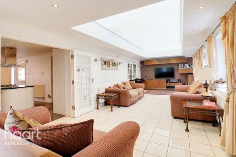 undefined, Rowan Close, Rayleigh