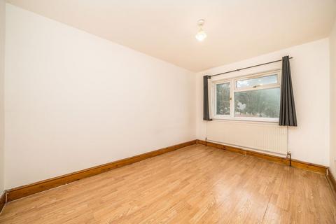 undefined, Hall Road, Isleworth TW7
