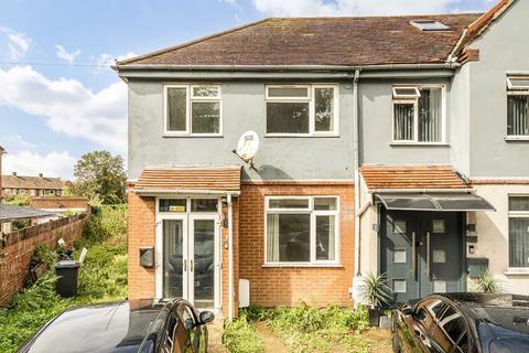 Hall Road, Isleworth TW7