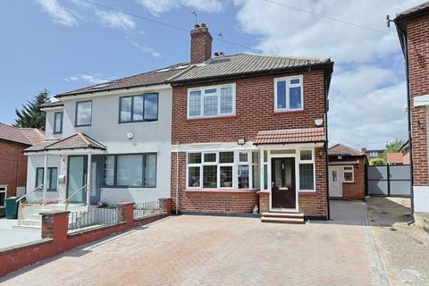 Langley Crescent, Edgware, Middlesex, HA8 9SZ