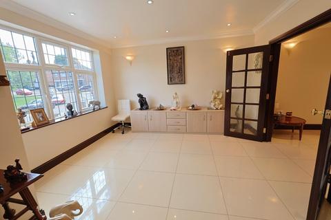 4 bedroom semi-detached house for sale, Langley Crescent, Edgware, Middlesex, HA8 9SZ