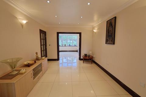 4 bedroom semi-detached house for sale, Langley Crescent, Edgware, Middlesex, HA8 9SZ
