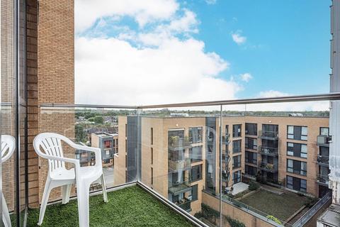2 bedroom flat for sale, Myrtle Court, Brentford, TW8