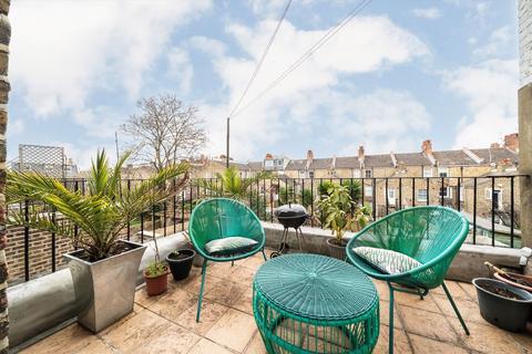 3 bedroom flat for sale, Ongar Road, London SW6