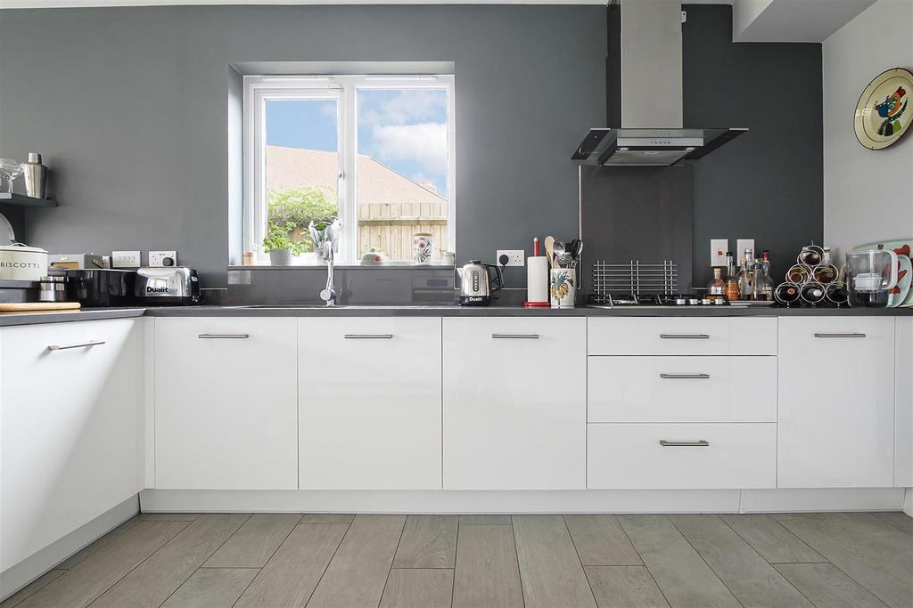 Kitchen 2.jpg