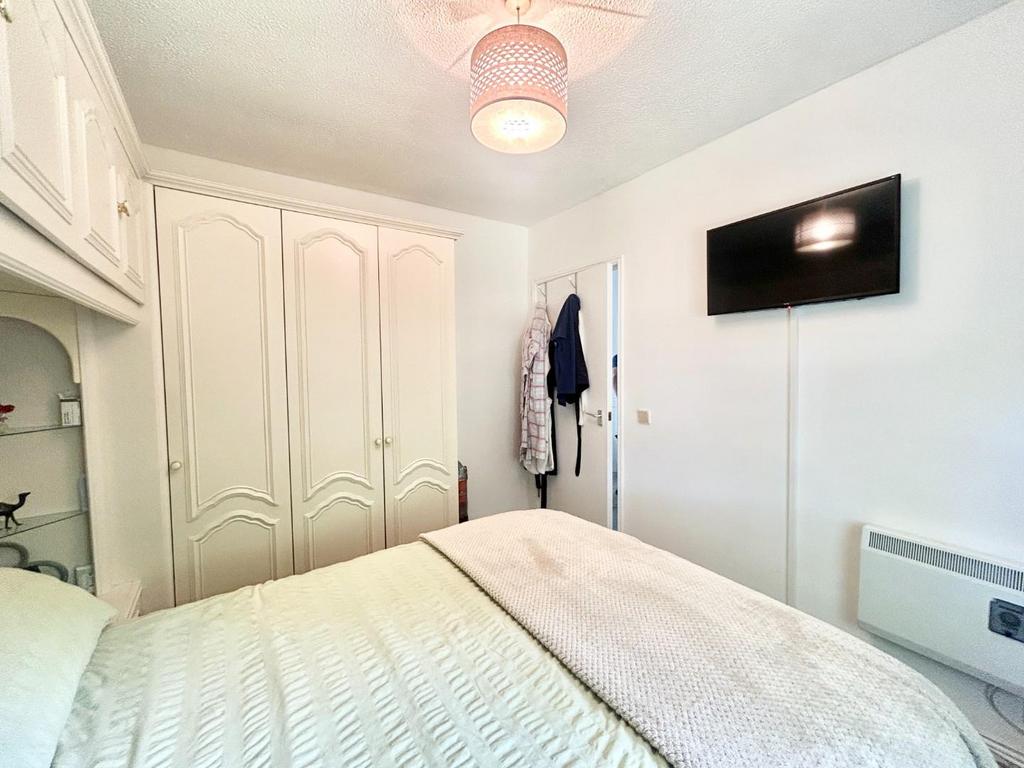 2 Bed First Floor Flat