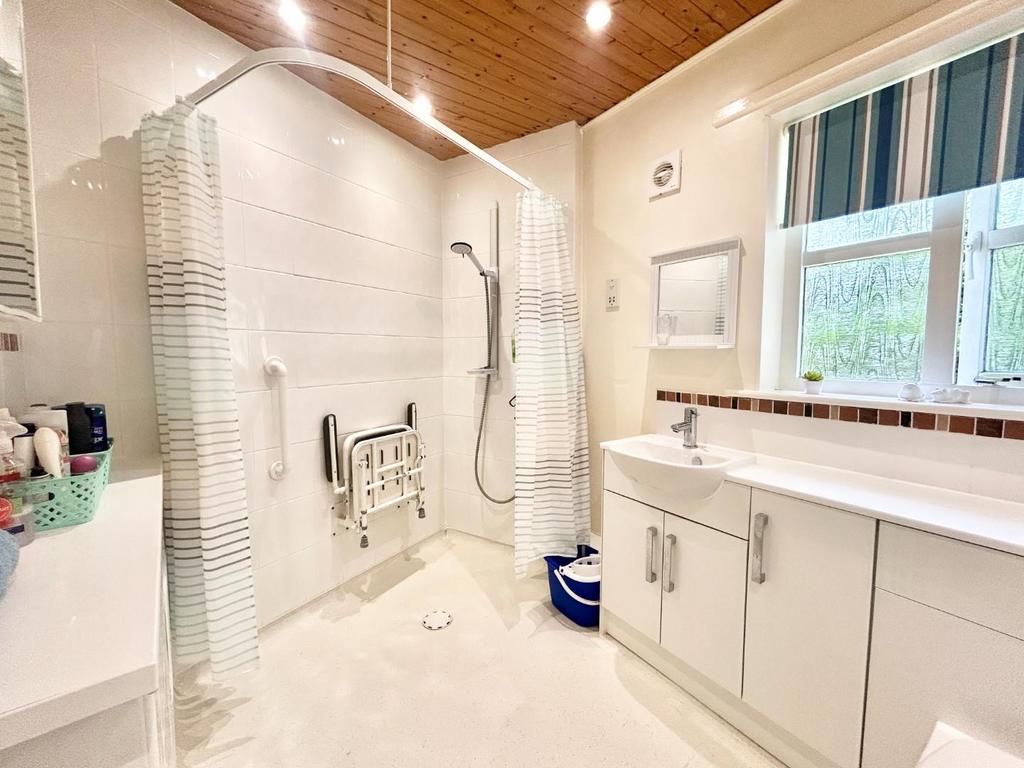 2 Bed First Floor Flat