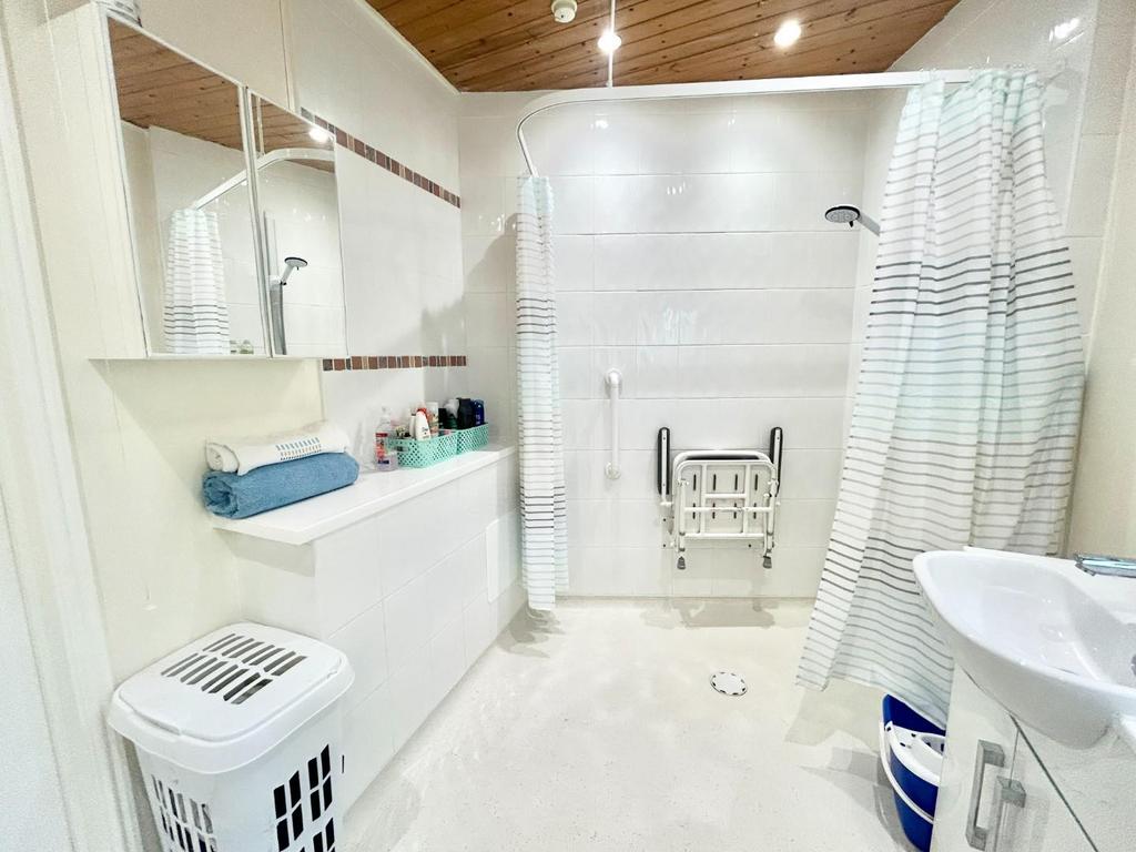 2 Bed First Floor Flat