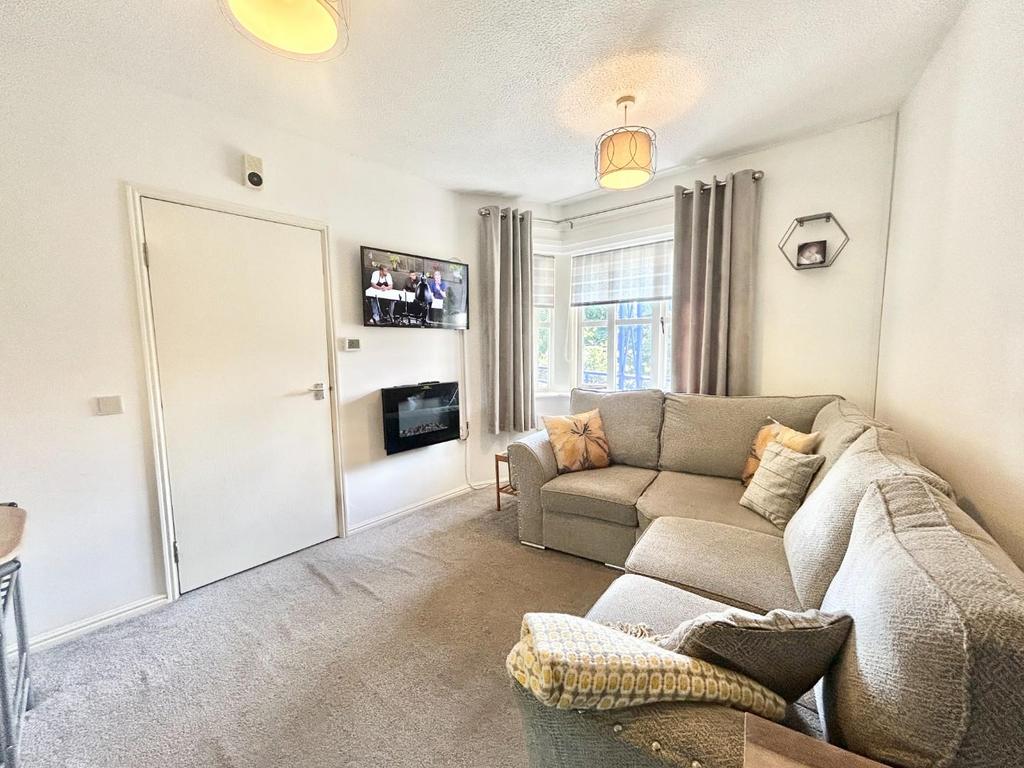 2 Bed First Floor Flat