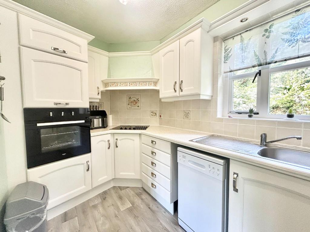 2 Bed First Floor Flat