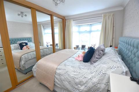 12 Brook Close, Rochford, SS4 1HN
