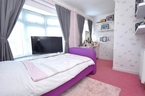 12 Brook Close, Rochford, SS4 1HN