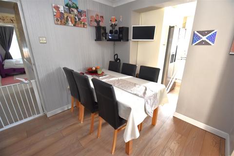 12 Brook Close, Rochford, SS4 1HN