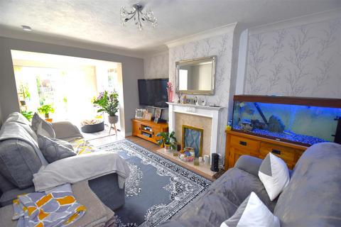 12 Brook Close, Rochford, SS4 1HN