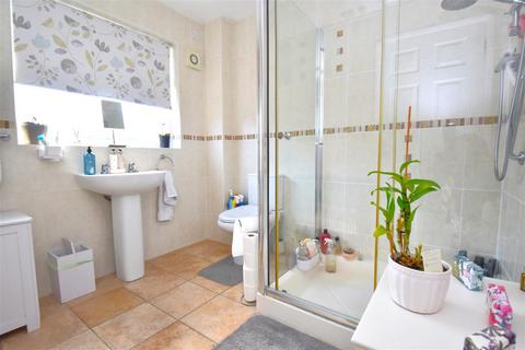 12 Brook Close, Rochford, SS4 1HN
