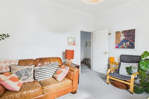 2 bedroom flat for sale, Thicket Road, London, SE20