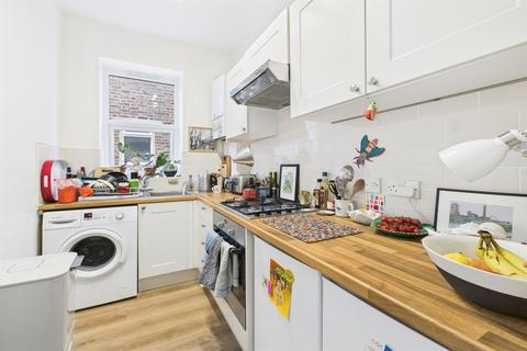 2 bedroom flat for sale, Thicket Road, London, SE20
