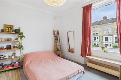 2 bedroom flat for sale, Thicket Road, London, SE20