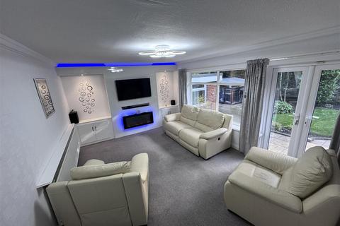 4 bedroom detached house for sale, Delves Wood Road, Huddersfield HD4