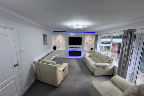 4 bedroom detached house for sale, Delves Wood Road, Huddersfield HD4