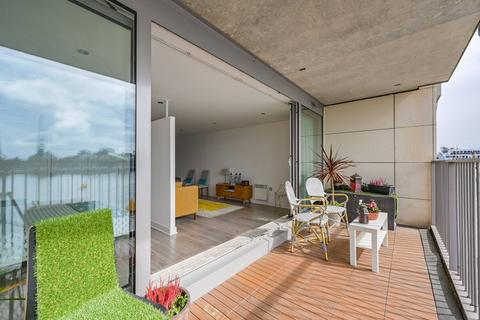 1 bedroom flat for sale, Western Gateway, Royal Docks, London, E16